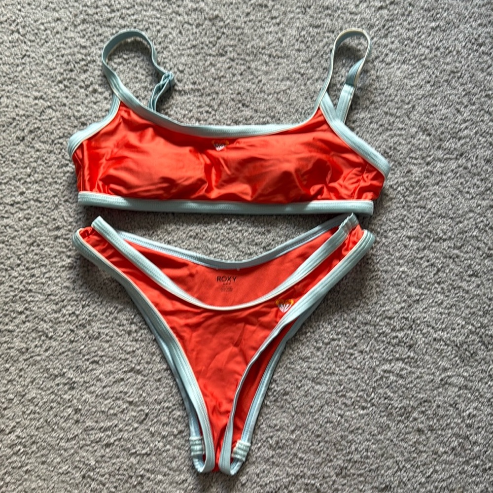 Women’s bikini size M Roxy
